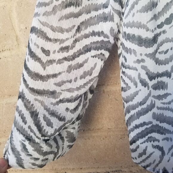 Alfred Dunner Black White Animal Print Blouse. - Picture 11 of 11